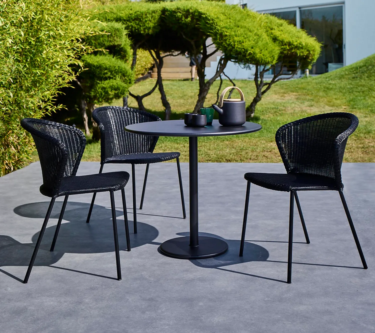Cane-Line Lean stol black Weave stabelbar
