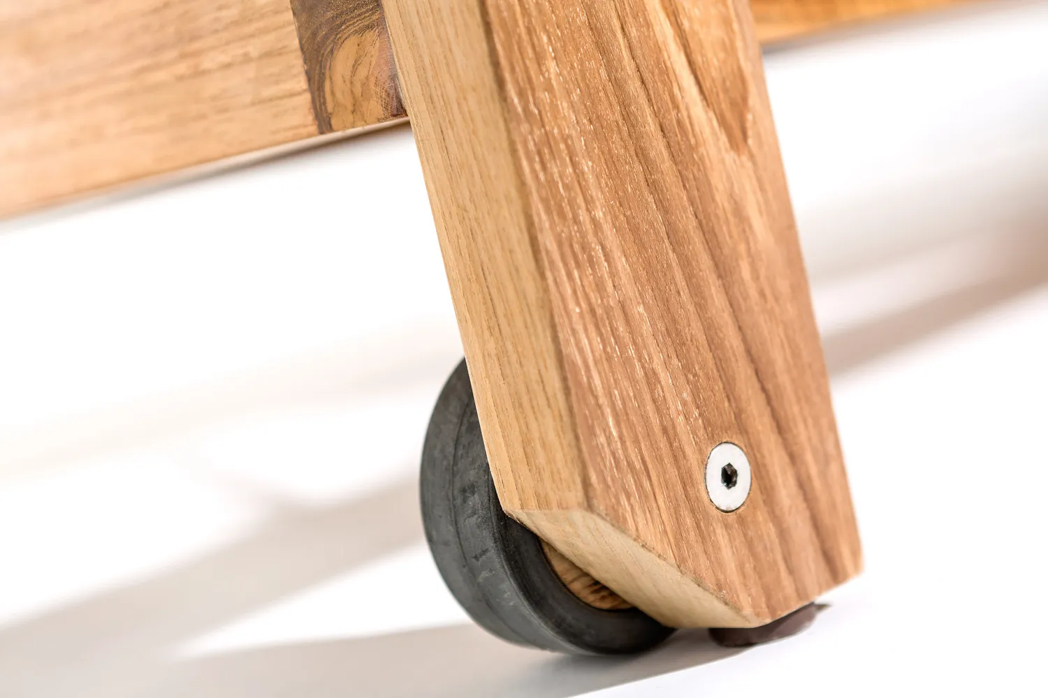 Skargaarden Skanör solseng i teak med hjul nature grey