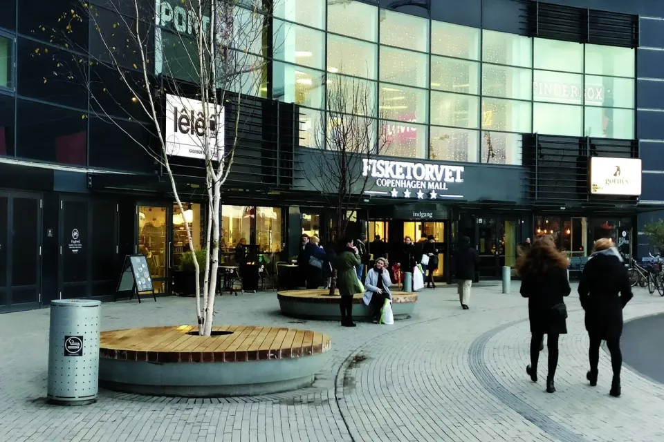 GH Form Scenaria rundbænk med LED lys i træ