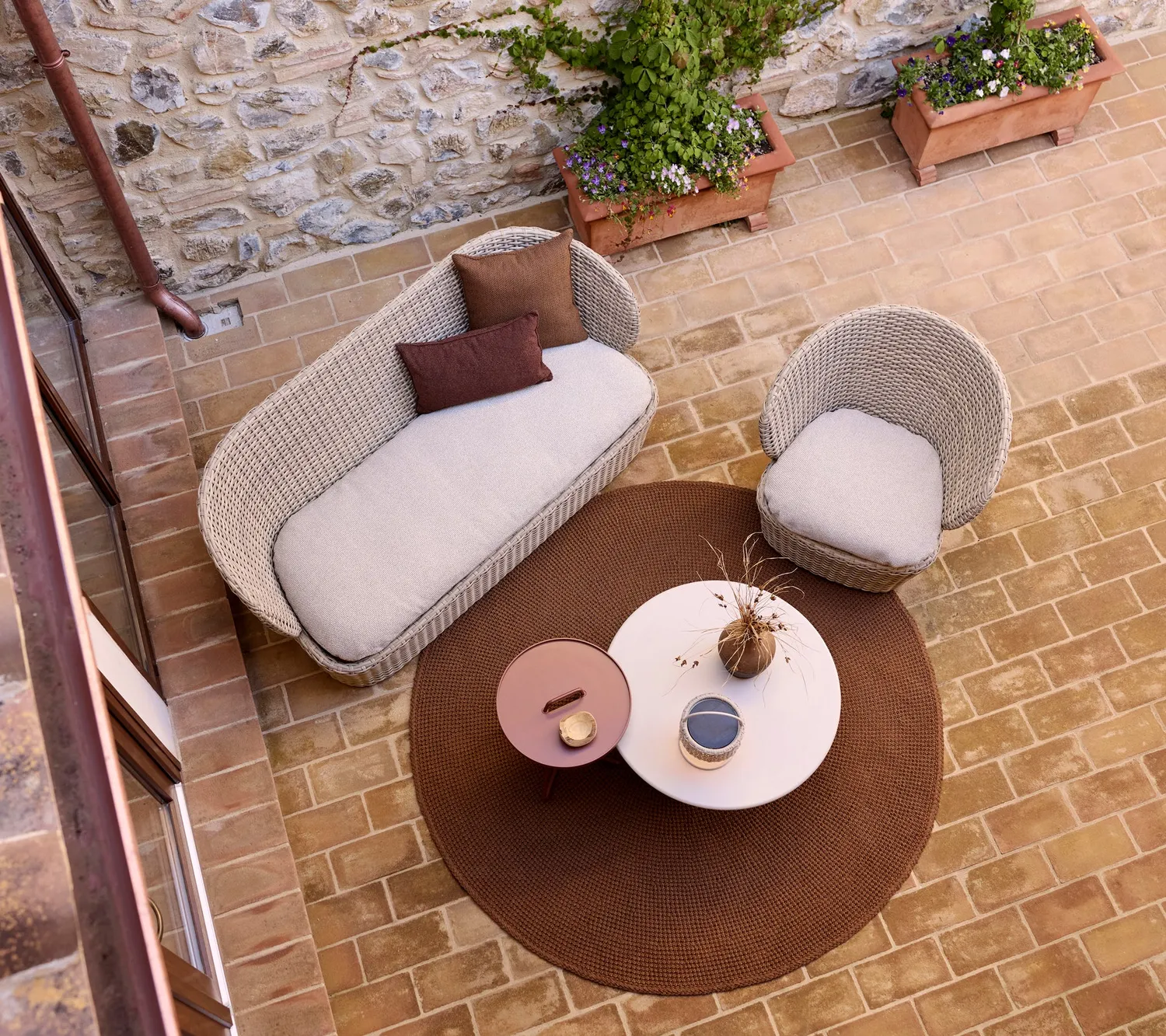 Cane-Line Coast loungestol med drejefunktion sand