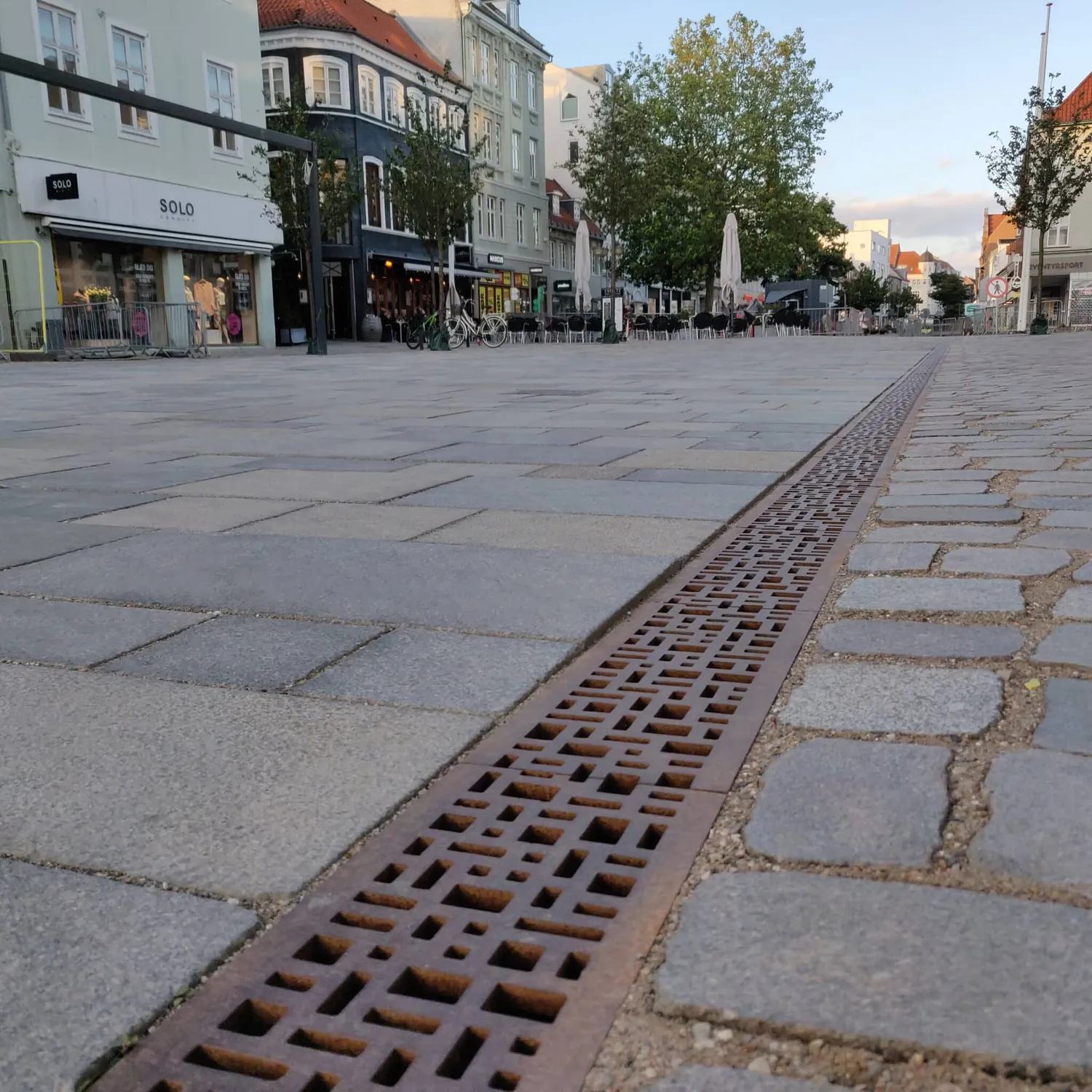 GH Form Square linjeafvandingsrist i SG-jern til tung trafik