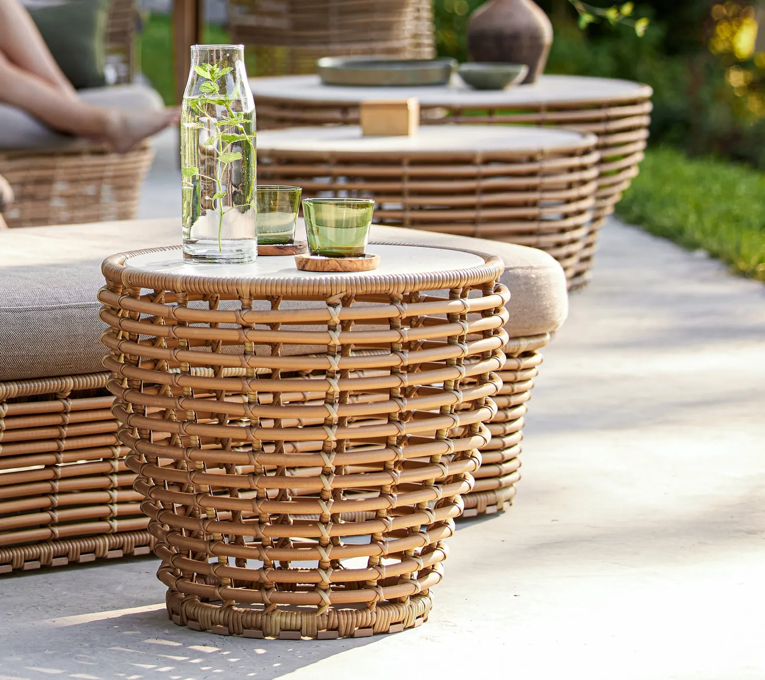Cane-Line Basket sofabord lille natural keramik fossil black