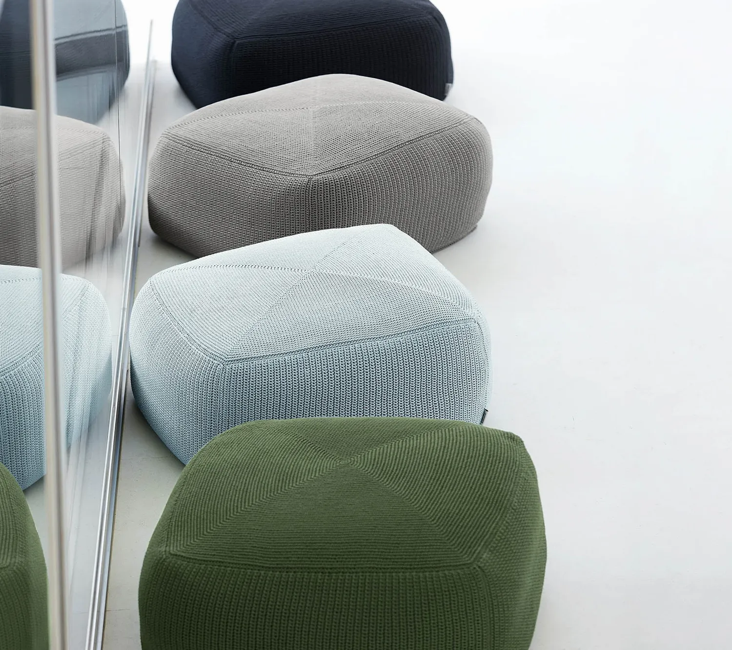 Cane-Line Divine fodskammel 60x60 cm turkis